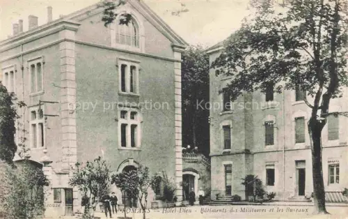 AK / Ansichtskarte Romans-sur-Isere VALENCE 26 Drome Hôtel-Dieu Militaer-Krankenhaus Buerogebaeude Fassade Baeume Personen Krankenhausanlage