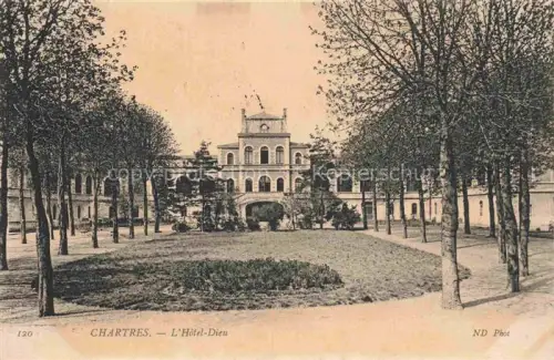 AK / Ansichtskarte CHARTRES 28 Eure-et-Loir Hôtel-Dieu Krankenhaus Kuppel Baumreihen Parkanlage Rasen Fassade