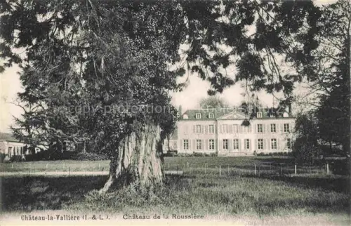 AK / Ansichtskarte Chateau-la-Valliere TOURS 37 Indre-et-Loire Château-de-la-Roussière Schloss Park Baum Rasen Herrenhaus