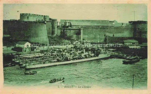 AK / Ansichtskarte BREST 29 Finistere Château-de-Brest Festung Kriegsschiff Hafen Marine Boot Kai