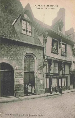 AK / Ansichtskarte La Ferte-Bernard MAMERS 72 Sarthe Café-du-XVe-siècle Fachwerkhaus Gasse Kinder Passanten Ladenschild