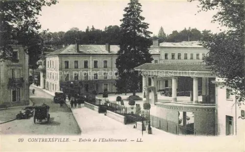 AK / Ansichtskarte Contrexeville Neufchateau 88 Vosges Etablissement-Thermal Saeuleneingang Autos Passanten Park Kuraanlage Rue-Salabéry