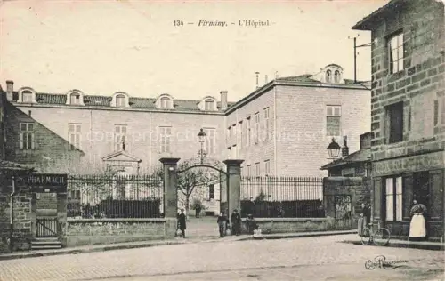 AK / Ansichtskarte Firminy Saint-Etienne 42 Loire Hôpital Pharmacie Gittertor Fahrrad Passanten Backsteingebaeude