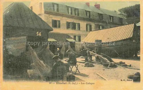 AK / Ansichtskarte ETRETAT LE HAVRE 76 Seine-Maritime Caloges Fischerboote Strandhuetten Fischer Netze Strandszene Holzhuetten Handwerk