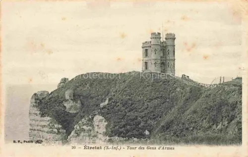 AK / Ansichtskarte ETRETAT LE HAVRE 76 Seine-Maritime Tour-des-Gens-d Armes Turm Klippe Kreidekueste Meer Kuestenlandschaft Felsenkueste