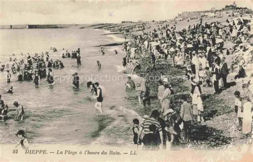 AK / Ansichtskarte DIEPPE 76 Seine-Maritime La-Plage-à-l heure-du-Bain Strandleben Badende historische-Bademode Kinder Seebruecke Mole Strandpromenade