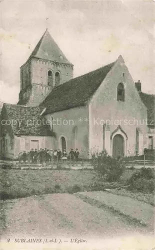 AK / Ansichtskarte Sublaines TOURS 37 Indre-et-Loire Eglise Kirchturm Romanisch Dorfbewohner Gruppe Mauer