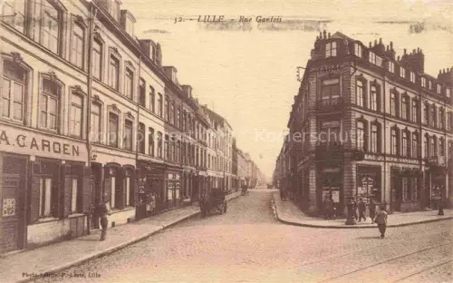AK / Ansichtskarte LILLE 59 Nord Rue-Gantois Strassenszene Geschaefte Kopfsteinpflaster Strassenbahnschienen Passanten Auto
