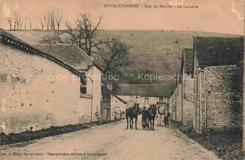 AK / Ansichtskarte Bourguignons TROYES 10 Aube Rue-du-Moulin Calvaire Pferde Dorfstrasse Bauernhaeuser Huegel