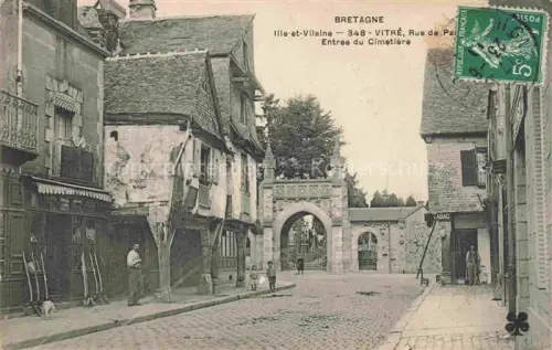 AK / Ansichtskarte Vitre  RENNES 35 Ille-et-Vilaine Entrée-du-Cimetière Fachwerkhaus Friedhofseingang Kopfsteinpflaster Tabac Passanten Rue-Louis-Blanc Strassenszene