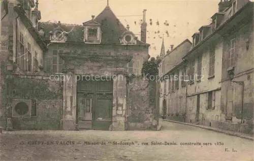 AK / Ansichtskarte Crepy-en-Valois SENLIS 60 Oise Rue-Saint-Denis Maison-de-St-Joseph Portal Gasse Kirchturm Kopfsteinpflaster historisches-Gebaeude Stadttor
