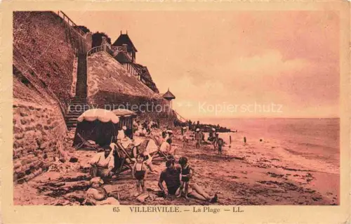 AK / Ansichtskarte VILLERVILLE-SUR-MER 14 Calvados Strand Liegestuehle Sonnenschirm Kinder Klippe Treppe Villa Meer Strandleben