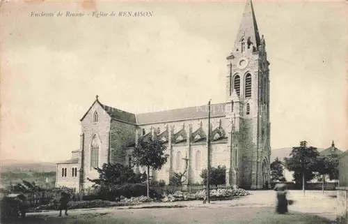 AK / Ansichtskarte Renaison ROANNE 42 Loire Eglise-de-Renaison Kirche Kirchturm Neogotik Vorplatz Baeume Passanten Blumenbeet