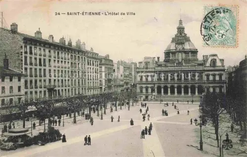 AK / Ansichtskarte ST-ETIENNE  SAINT-ETIENNE 42 Loire L Hôtel-de-Ville Place Rathaus Passanten Baeume Promenade Gruenderzeitarchitektur