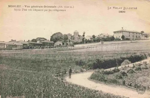 AK / Ansichtskarte Monlet LE PUY 43 Haute-Loire Vue-générale-Orientale Dorf Kirchturm Felder Weg Hochplateau Huegel Sommer Mann