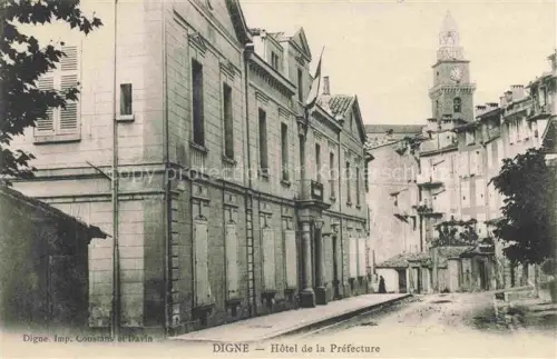 AK / Ansichtskarte Digne-les-Bains 04 Alpes-de-Haute-Provence Hôtel-de-la-Préfecture Kirchturm Uhr Strasse Praefektur Altstadt Gruenderzeitgebaeude