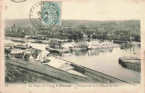 AK / Ansichtskarte FECAMP Le Havre 76 Seine-Maritime Hafen Pier Kaianlage Boote Stadtpanorama Huegel Kirche Pays-de-Caux