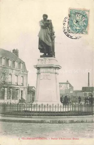 AK / Ansichtskarte Villers-Cotterets SOIssONS 02 Aisne Statue-Alexandre-Dumas Denkmal Platz Gusseisenzaun Buergerhaus Passanten Industrieschornstein