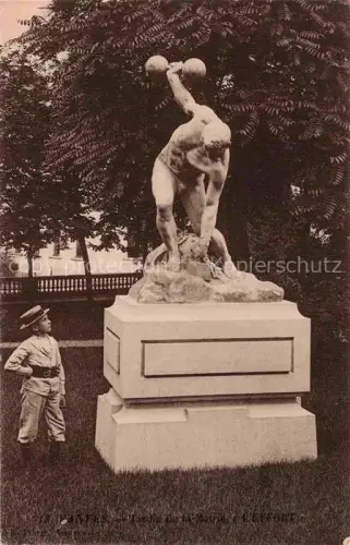 AK / Ansichtskarte Vanves ANTONY 92 Hauts-de-Seine L Effort Statue Skulptur Jardin-de-la-Mairie Kind Baeume Park Rathaus