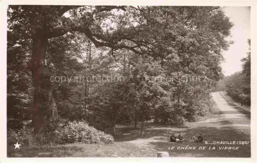AK / Ansichtskarte Chaville Boulogne-Billancourt 92 Hauts-de-Seine Chêne-de-la-Vierge Eiche Wald Waldweg Spaziergaenger Lichtung Baeume
