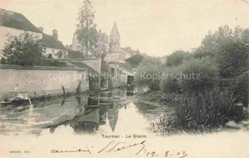 AK / Ansichtskarte Tournan-en-Brie MELUN 77 Seine-et-Marne Le-Glacis Bach Kirchturm Mauer Schilf Weiden Haeuser