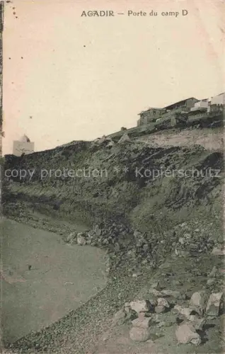 AK / Ansichtskarte Agadir Maroc Porte-du-Camp-D Militaerlager Zelte Huegelkueste Steine Gebaeude