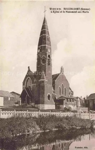 AK / Ansichtskarte Bouzincourt PERONNE 80 Somme Eglise et le Monument aux Morts