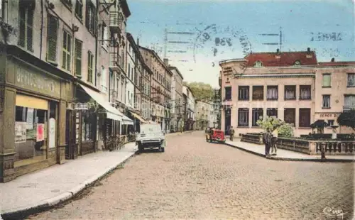 AK / Ansichtskarte Tarare Villefranche-sur-Saone 69 Rhone Place de la Madeleine