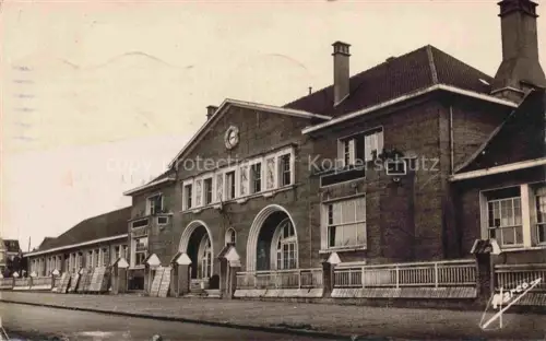AK / Ansichtskarte FONTENAY-SOUS-BOIS Nogent-sur-Marne 94 Val-de-Marne Ecole-Michelet Schule Backsteingebaeude Uhr Boegen Kopfsteinpflaster Zaun Tuer