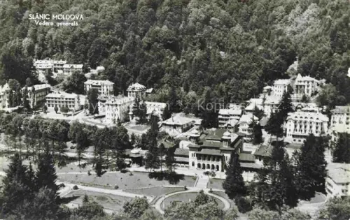 AK / Ansichtskarte Slanic Moldova RO Vedere-general? Kurort Hotels Villen Wald Berge Luftbild Park