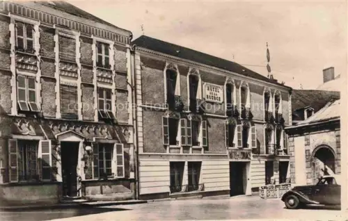 AK / Ansichtskarte Neris-les-Bains Montlucon 03 Allier Hôtel-de-la-Source Hotelfassade Park Thermalbad Citroën Buergerhaus