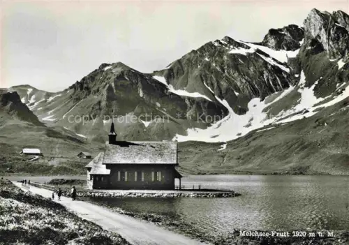 AK / Ansichtskarte Melchsee-Frutt Melchsee Kapelle Berge Schnee Alpen See Wanderer Hochgebirge Kurhaus