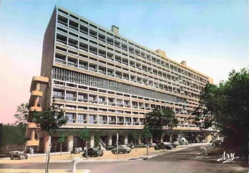AK / Ansichtskarte MARSEILLE 13 Cité-Radieuse Le-Corbusier Unité-d Habitation Pilotis Modernismus Wohnhochhaus Autos