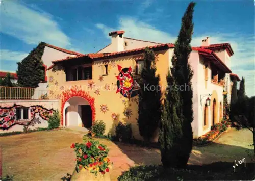 AK / Ansichtskarte PERPIGNAN 66 Pyrenees-Orientales Jean-Lurçat Sant-Vicens Céramique-Décorative Fassadenkunst Sterne Flammen Zypressen Kunstkeramik