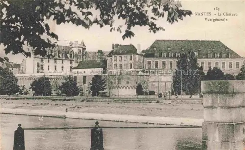 AK / Ansichtskarte NANTES 44 Loire-Atlantique Chateau-des-Ducs-de-Bretagne Wassergraben Fluss Bruecke Burgmauern Tuerme Schloss