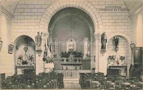 AK / Ansichtskarte Auzouer-en-Touraine TOURS 37 Indre-et-Loire Interieur-de-l Eglise Kircheninnenraum Altar Statuen Kirchenbaenke Romanisch Boegen Fahne