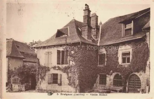 AK / Ansichtskarte Treignac Tulle 19 Correze Vieille-Maison Efeu altes-Haus Schornsteine Naturstein Bogenfenster Hotel-de-France