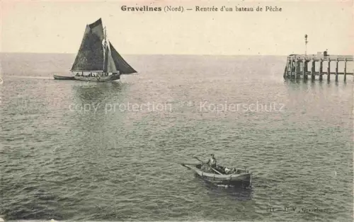 AK / Ansichtskarte Gravelines Dunkerque 59 Nord Rentree-d un-bateau-de-Peche Fischerboot Segelboot Ruderboot Meer Pier Nordsee Fischer