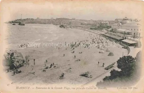 AK / Ansichtskarte BIARRITZ 64 Pyrenees Atlantiques Grande-Plage Casino-de-Biarritz Strand Badekabinen Steilkueste Atlantik Spaziergaenger Panorama