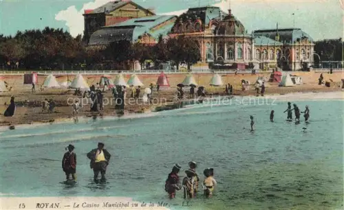 AK / Ansichtskarte ROYAN Poitiers-Charentes 17 Charente-Maritime Casino-Municipal Strand Badegaeste Strandkoerbe Meer Belle-Époque Architektur