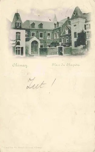 AK / Ansichtskarte Chimay Hainaut Belgie Place-du-Chapitre Gebaeude Tor Backsteinhaus Turm Kirchgasse