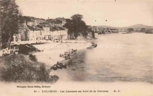 AK / Ansichtskarte Tonneins Marmande 47 Lot-et-Garonne Laveuses Garonne Fluss Ufer Waescherinnen Haeuser Boote