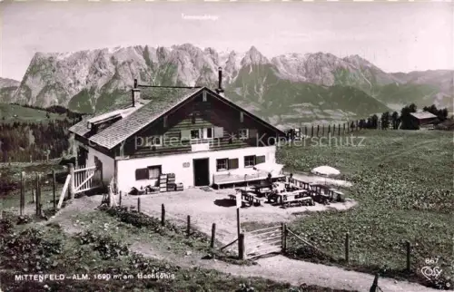 AK / Ansichtskarte Mittenfeldalm 1690m Hochkoenig Pinzgau-Pongau AT Mittenfeld-Alm Hochkoenig Tennengebirge Berghuette Alpenwiese Berge Echtfoto