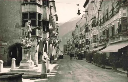 AK / Ansichtskarte Sterzing Vipiteno Suedtirol IT Hauptstrasse Arkaden Statue Erker Geschaefte Berge Suedtirol