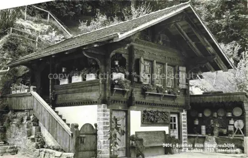 AK / Ansichtskarte INTERLAKEN BE Speicher Holzspeicher Jungfraublick Berner-Oberland Holzbau Blumenschmuck