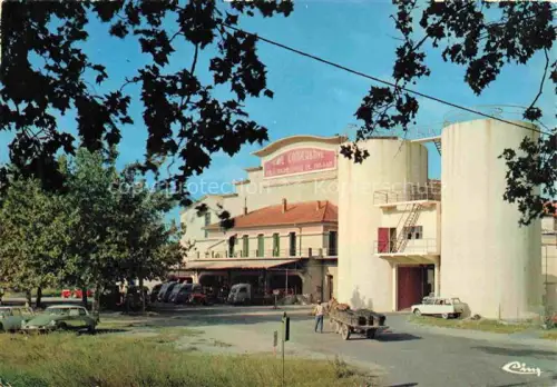 AK / Ansichtskarte Nissan-lez-Enserune Beziers 34 Herault Cave-Coopérative Weinkellerei Genossenschaft Weinbau Silos Tanks Autos