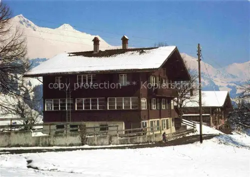 AK / Ansichtskarte Achseten Frutigen BE Ferienheim-Buehl Chalet Holzhaus Winter Schnee Alpen Berge Winterlandschaft