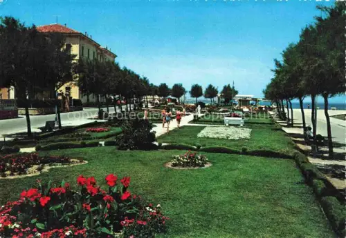 AK / Ansichtskarte PESARO Marche IT Hotel-Clipper Strandpromenade Park Blumenbeete Baeume Badegaeste Meer Promenade