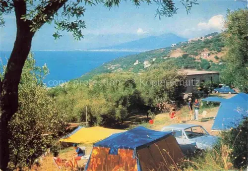AK / Ansichtskarte Massa Lubrense Sorrento IT Camping-Giardino-Romantico Zelte Golf-von-Neapel Vesuv Meer Olivenbaeume Campingplatz Autos