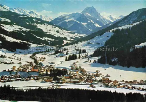 AK / Ansichtskarte Kirchberg Tirol AT Rettenstein Talblick Kirchturm Dorf Bergpanorama Winterlandschaft Wald Wintersportplatz